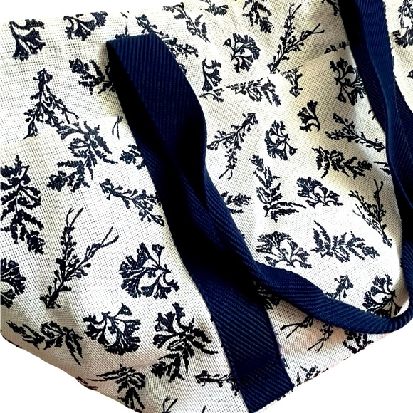 EUC Vera Bradley tote - Picture 2 of 4